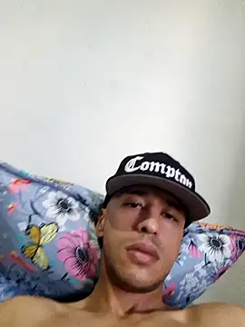 Santi2323xxX online show from May 4, 11:01 pm