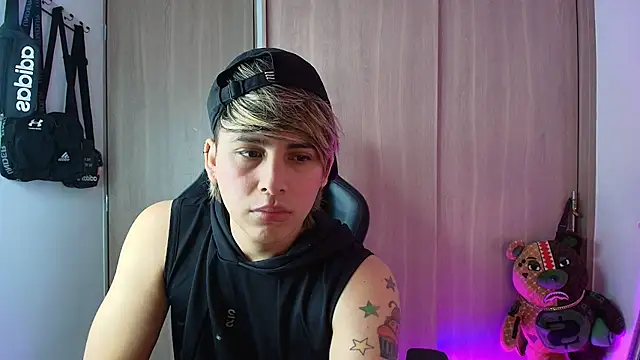 Snapshot of brunothompson3 chatting on September 25, 11:19 pm brunothompson3 online show from September 25, 11:19 pm