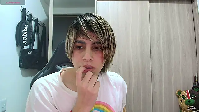 Snapshot of brunothompson3 chatting on October 11, 10:14 am brunothompson3 online show from October 11, 10:14 am