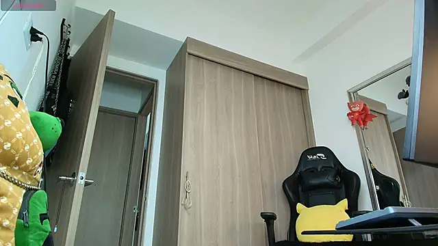 Snapshot of brunothompson3 chatting on November 23, 12:10 am brunothompson3 online show from November 23, 12:10 am