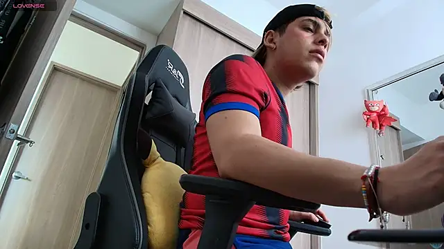 Snapshot of brunothompson3 chatting on December 20, 6:48 pm brunothompson3 online show from December 20, 6:48 pm