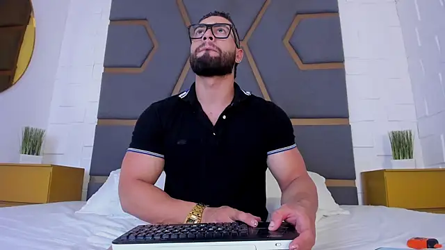 massimofiore  online show from September 30, 3:33 am