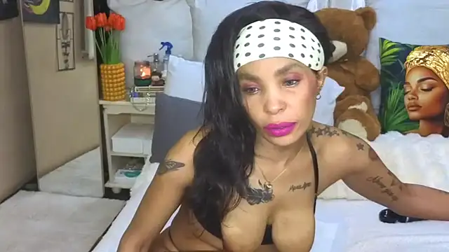 Snapshot of CaramelNatashaxx chatting on May 5, 3:20 pm CaramelNatashaxx online show from May 5, 3:20 pm
