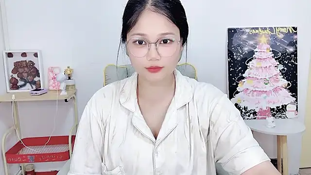 Snapshot of Dec-7758 chatting on June 20, 1:47 pm Dec-7758 online show from June 20, 1:47 pm