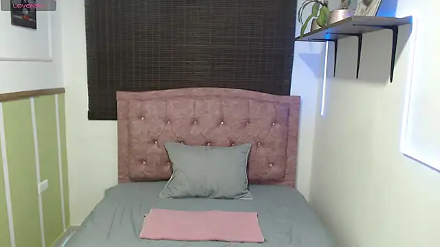 veronica em1 online show from April 8, 1:11 pm