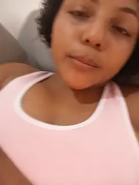 Snapshot of veronica_em1 chatting on June 26, 5:28 pm veronica em1 online show from June 26, 5:28 pm