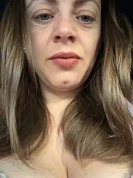 ladywithbigass online show from April 18, 5:33 am