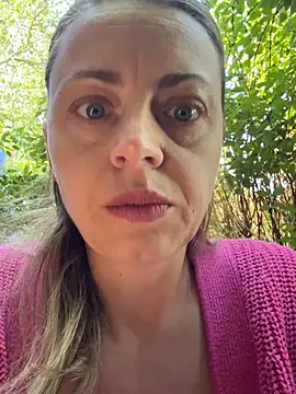 ladywithbigass online show from July 11, 4:48 am