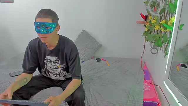 Snapshot of COUPLE25_33 chatting on November 28, 9:06 pm COUPLE25 33 online show from November 28, 9:06 pm