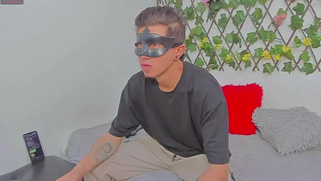 Snapshot of COUPLE25_33 chatting on February 11, 10:53 am COUPLE25 33 online show from February 11, 10:53 am