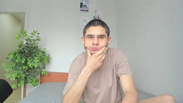 Kelly Gerzikaa online show from May 14, 11:39 am