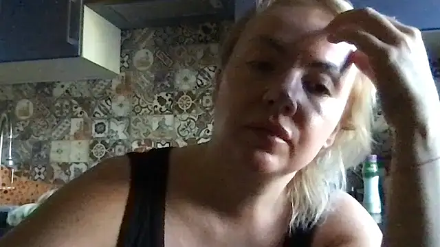 Snapshot of Oksi494 chatting on July 17, 4:23 pm Oksi494 online show from July 17, 4:23 pm