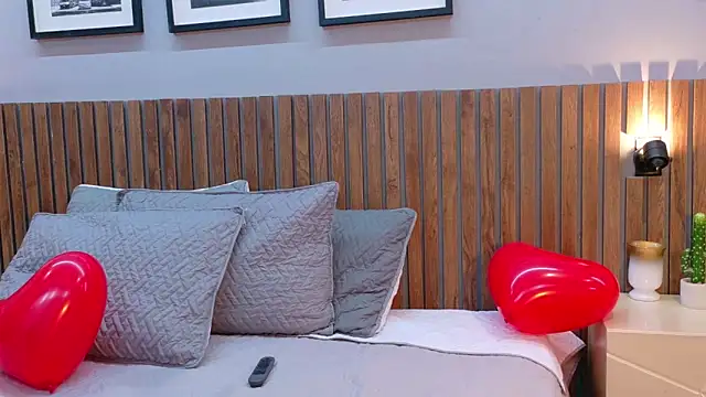 luna roja25 online show from February 17, 1:29 pm