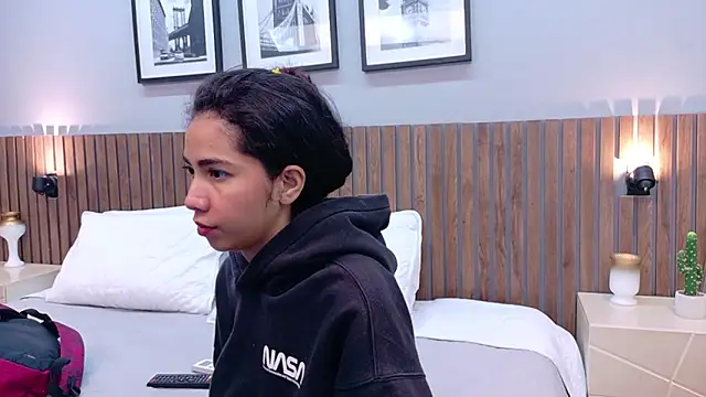 luna roja25 online show from March 4, 12:33 pm