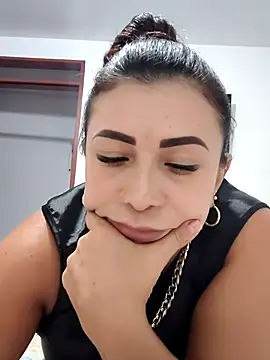mia mancinii online show from July 18, 3:33 am