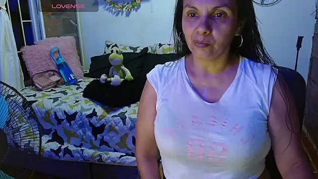 Snapshot of Milf_Fantassyy chatting on March 27, 5:13 am Milf Fantassyy online show from March 27, 5:13 am