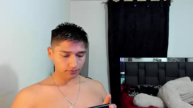 Snapshot of mateo-Esposito chatting on April 28, 1:15 am mateo-Esposito online show from April 28, 1:15 am