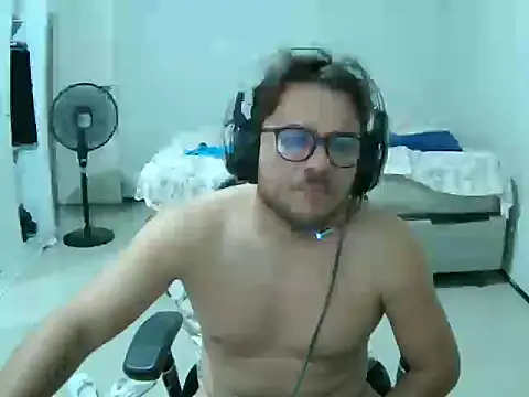Snapshot of Miguelion2308 chatting on July 22, 2:25 am Miguelion2308 online show from July 22, 2:25 am