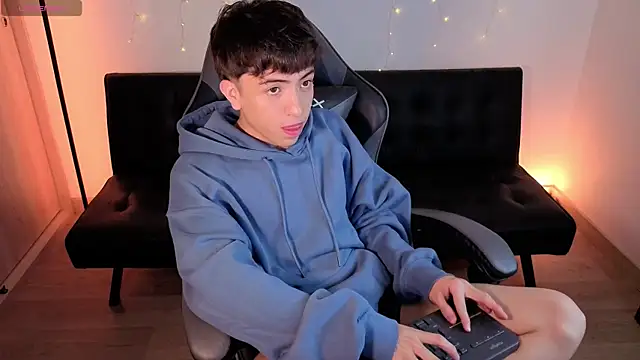 onlinenico online show from January 6, 8:12 pm