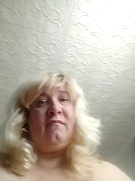 Snapshot of GlamMilena chatting on February 24, 12:37 pm GlamMilena online show from February 24, 12:37 pm