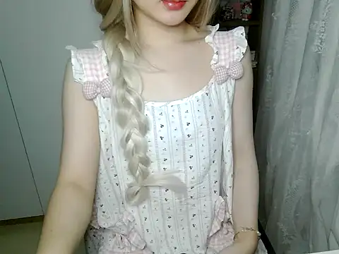 Annabelle-e online show from August 5, 3:59 pm