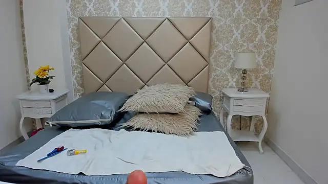 Snapshot of Natashanaughty chatting on February 8, 12:25 am Natashanaughty online show from February 8, 12:25 am