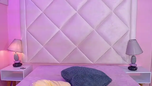 Miaa Smithh   online show from October 23, 11:31 am