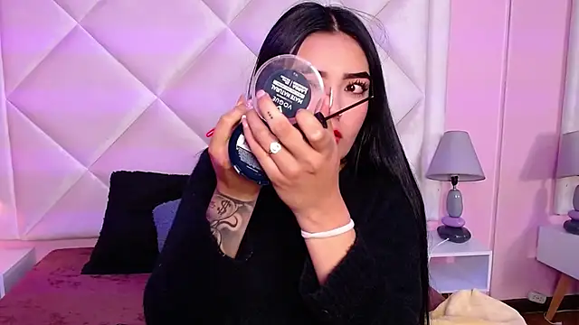 Miaa Smithh   online show from November 11, 12:27 pm