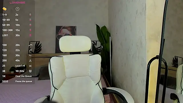 Snapshot of Lynn_Martin chatting on May 16, 5:23 pm Lynn Martin online show from May 16, 5:23 pm