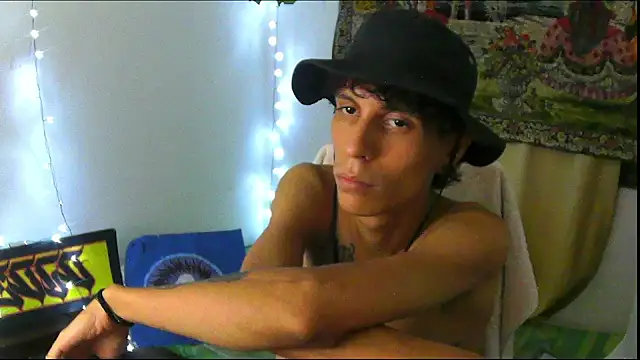 Snapshot of Crxxxsh chatting on September 10, 2:44 am Crxxxsh online show from September 10, 2:44 am