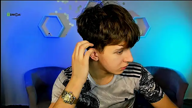 travis wolf  online show from December 3, 8:07 pm