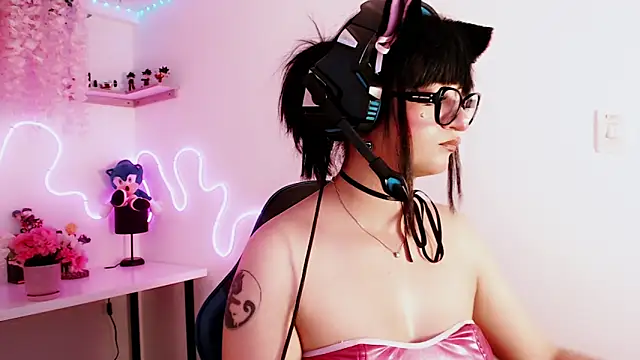 Snapshot of Lunyhose chatting on December 3, 7:34 pm Lunyhose online show from December 3, 7:34 pm