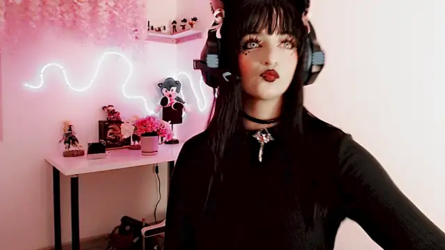 Snapshot of Lunyhose chatting on January 7, 7:05 pm Lunyhose online show from January 7, 7:05 pm