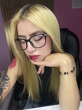 Snapshot of PrettyAshley_ chatting on July 19, 2:32 pm PrettyAshley online show from July 19, 2:32 pm