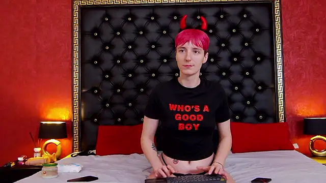 Luna Devil  online show from February 12, 8:37 pm