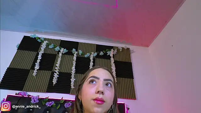  leda swan  online show from July 8, 10:09 am