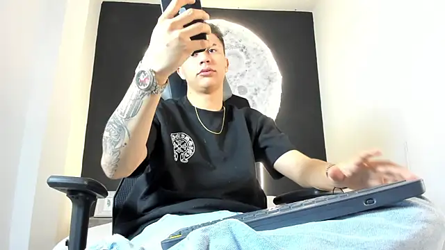 liaamsmiith  online show from October 24, 12:23 pm