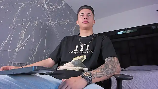 liaamsmiith  online show from November 17, 12:11 pm