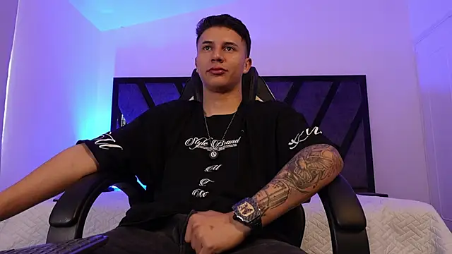 liaamsmiith  online show from November 29, 12:41 pm