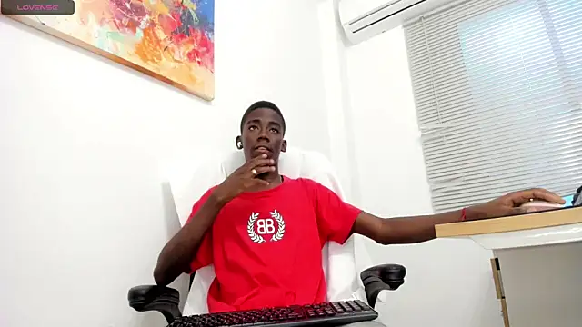 Snapshot of Alan_blacke chatting on October 25, 12:34 pm Alan blacke online show from October 25, 12:34 pm