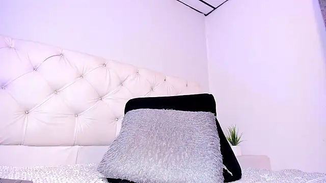 Niicolle Evanss online show from November 9, 1:31 pm