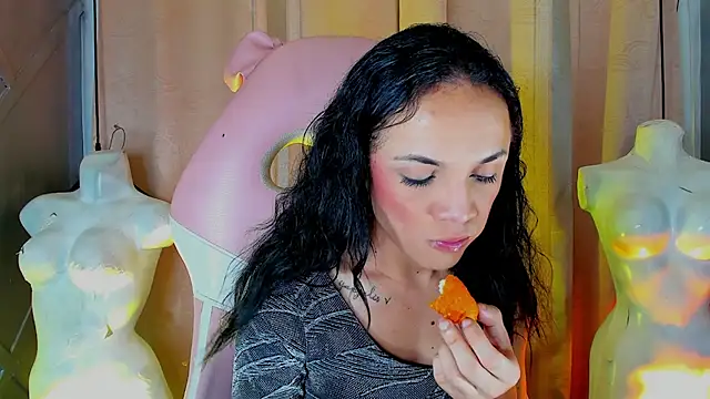 Snapshot of Cristal_Gem1 chatting on June 4, 11:27 am Cristal Gem1 online show from June 4, 11:27 am