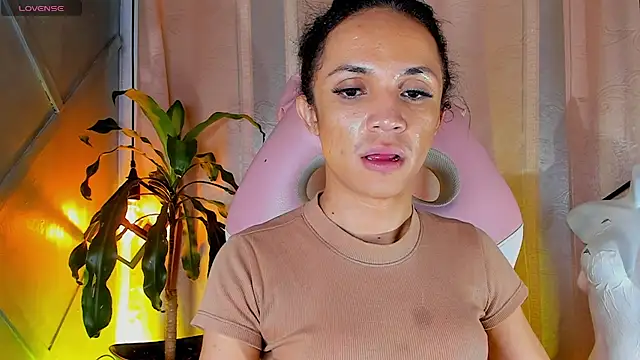 Snapshot of Cristal_Gem1 chatting on June 10, 12:15 pm Cristal Gem1 online show from June 10, 12:15 pm
