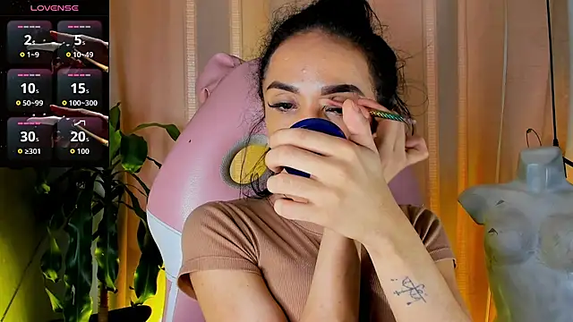 Snapshot of Cristal_Gem1 chatting on June 24, 9:47 pm Cristal Gem1 online show from June 24, 9:47 pm