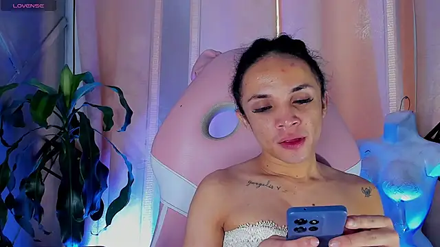 Snapshot of Cristal_Gem1 chatting on June 25, 7:51 pm Cristal Gem1 online show from June 25, 7:51 pm