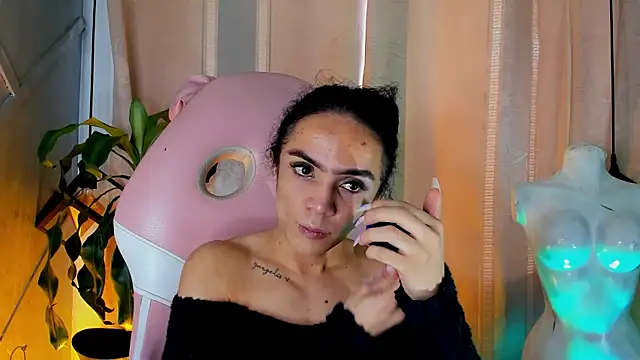 Snapshot of Cristal_Gem1 chatting on June 27, 8:58 pm Cristal Gem1 online show from June 27, 8:58 pm