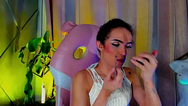 Snapshot of Cristal_Gem1 chatting on July 6, 2:41 am Cristal Gem1 online show from July 6, 2:41 am