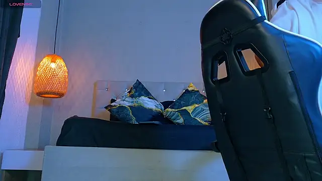 Thaiel Fosteer online show from February 27, 7:08 am