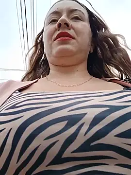Snapshot of Hannah-colx chatting on June 22, 2:14 pm Hannah-colx online show from June 22, 2:14 pm