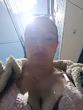 Snapshot of Hannah-colx chatting on June 23, 3:32 pm Hannah-colx online show from June 23, 3:32 pm